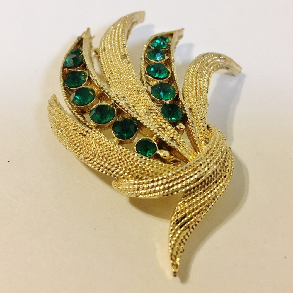 Bouquet Lapel Pin Brooch Green Crystal Rhinestones Textured Gold Tone Metal Cute - Picture 1 of 7
